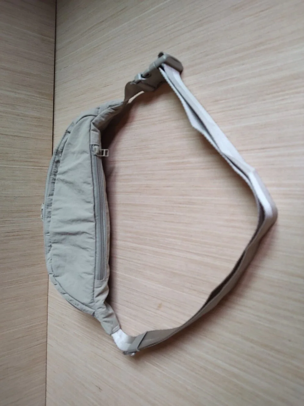 Uniqlo Nylon Crossbody Bag Funny Pack Waist Shoulder Handbag Beige Khaki Pockets - Picture 10 of 16